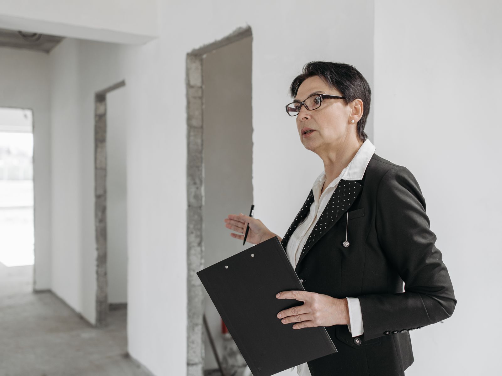 Filling out a move-in inspection checklist on a clipboard