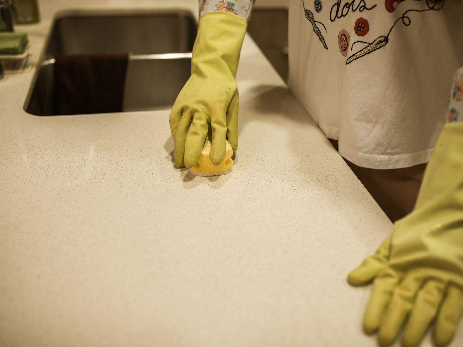 Wiping down the kitchen counter as part of a move-out cleaning checklist