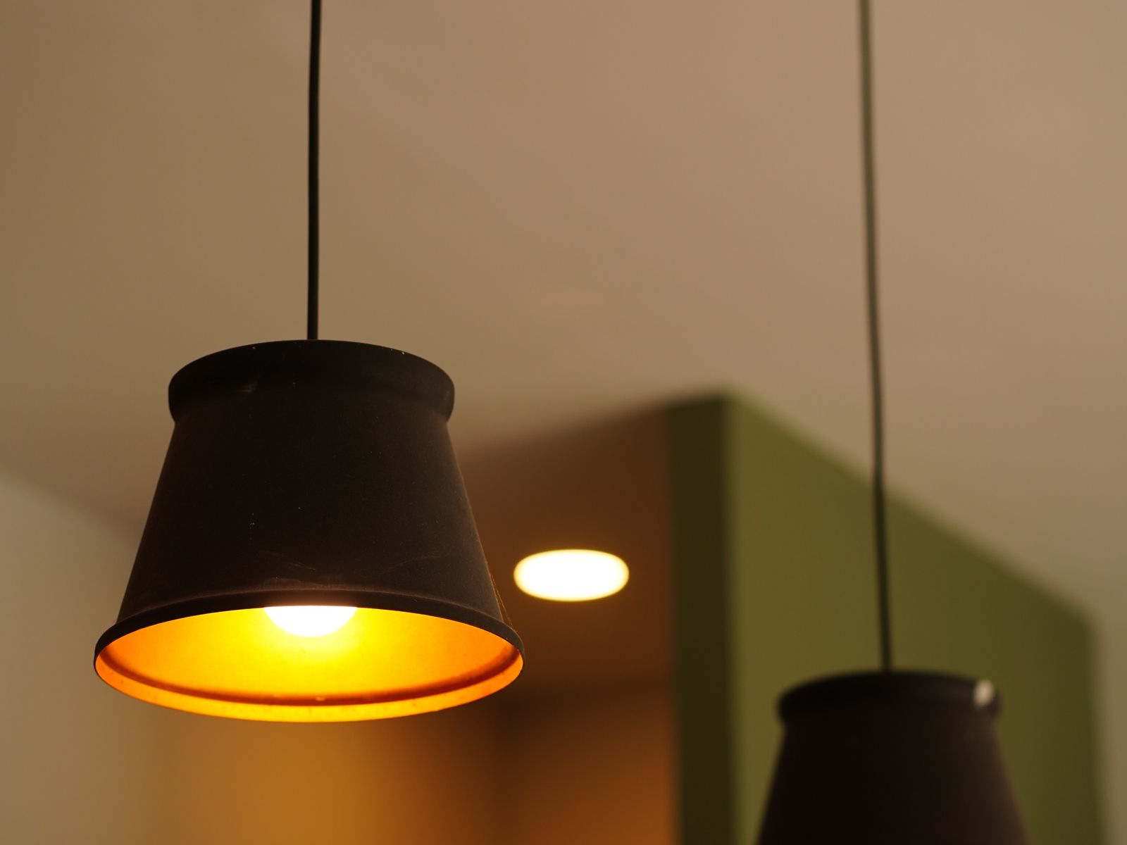 Plug-in pendant lights that upgrade rental lighting without rewiring